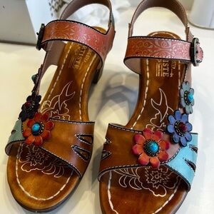 Artiste Women's Floral Sandals - Multicolor